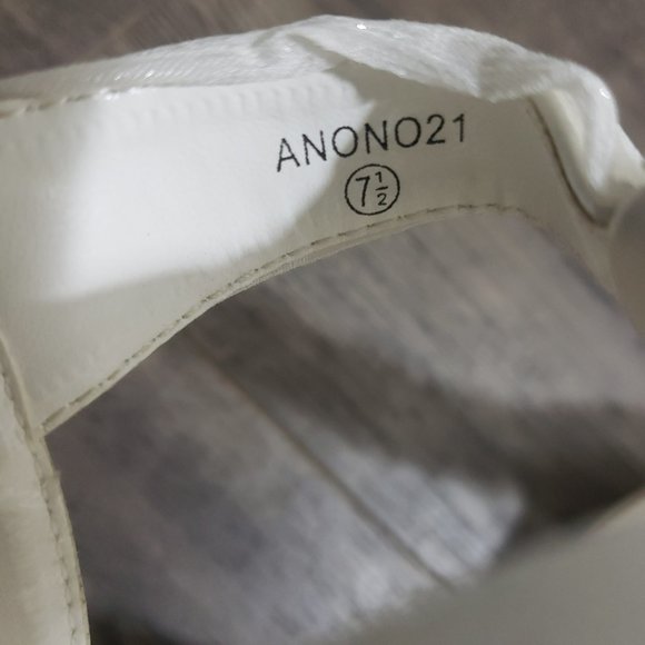 David's Bridal Pearl and Crystal T-strap Mid-heels Women's Size 7 1/2 In Box - Picture 11 of 14